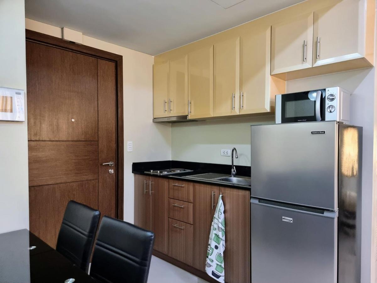 One Palm Tree Villas Condo Across Naia Terminal 3 Маніла Екстер'єр фото