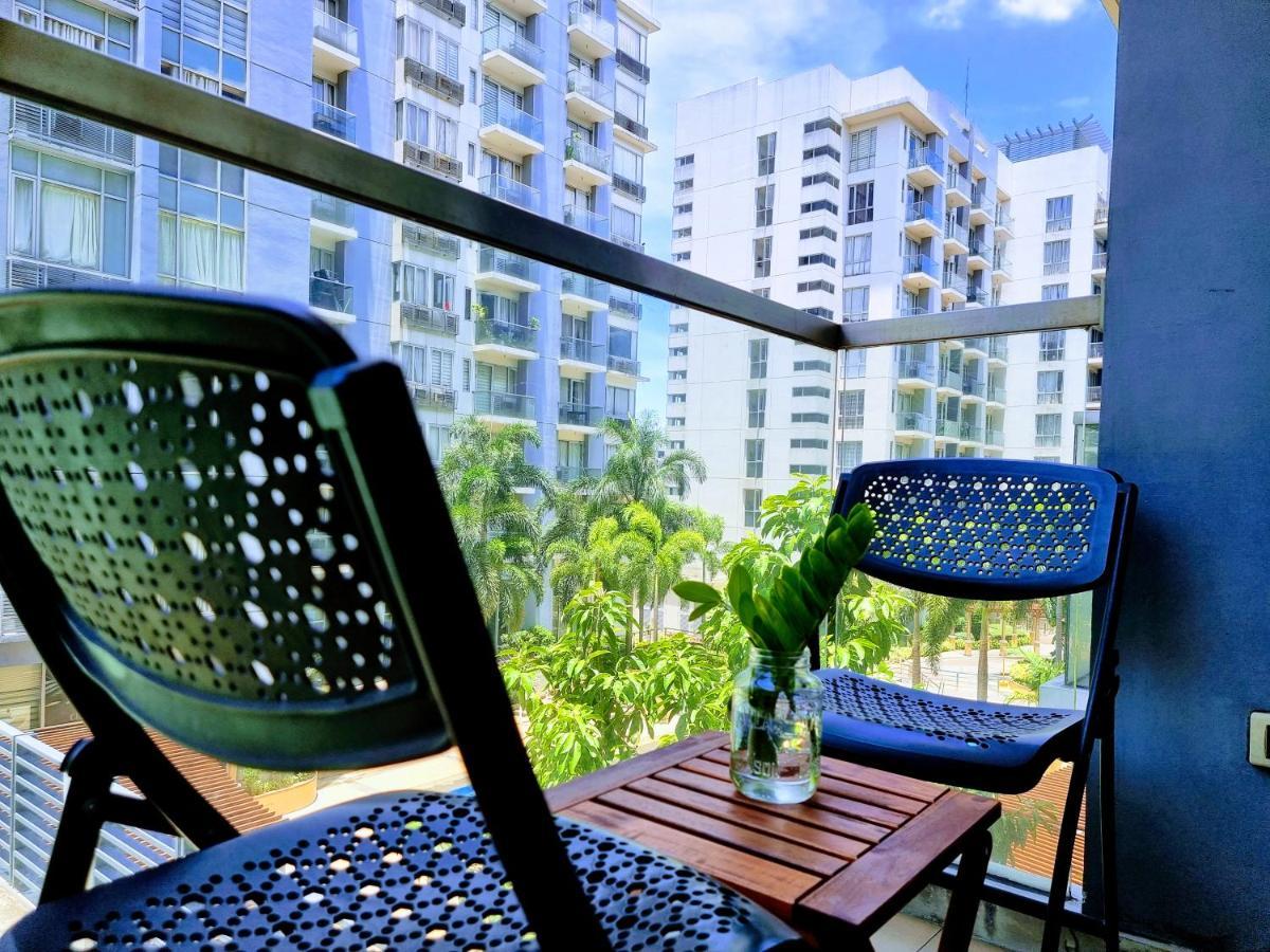 One Palm Tree Villas Condo Across Naia Terminal 3 Маніла Екстер'єр фото